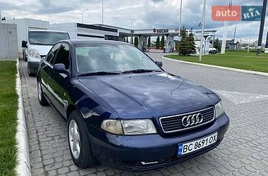 Седан Audi A4 1996 в Львове