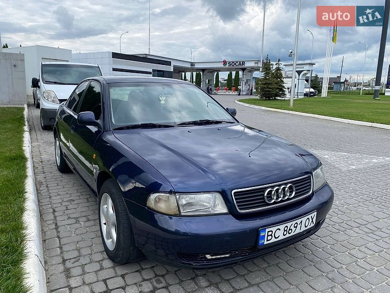 Седан Audi A4 1996 в Львове
