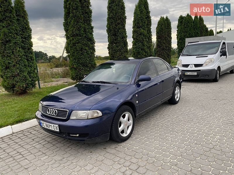 Седан Audi A4 1996 в Львове