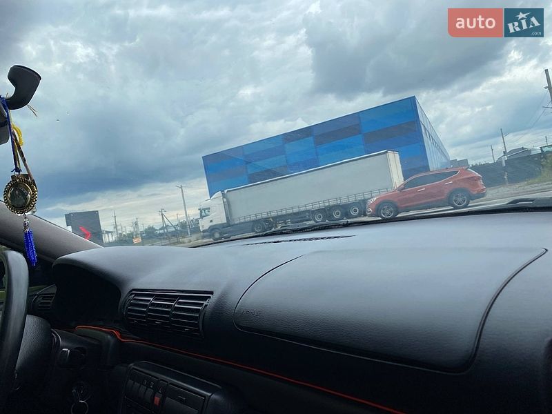 Седан Audi A4 1996 в Львове