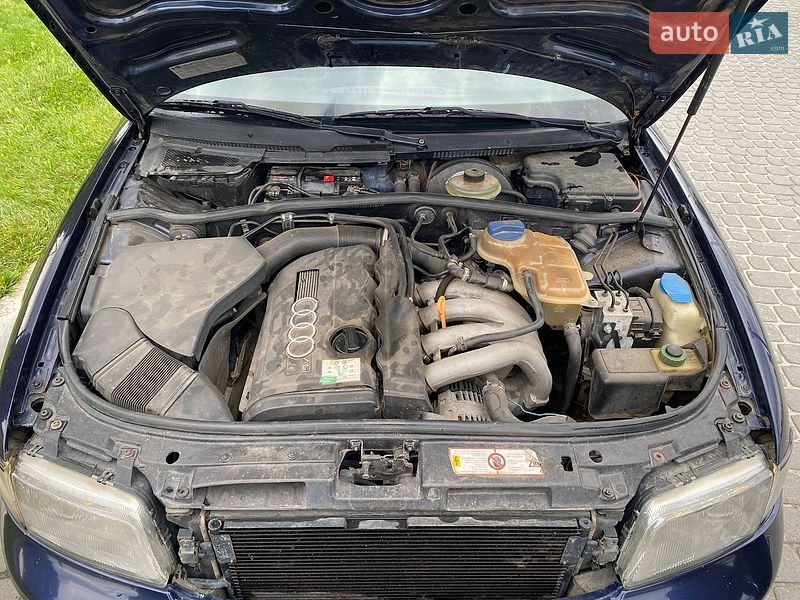 Седан Audi A4 1996 в Львове