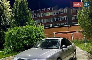 Седан Audi A4 1995 в Чорткові