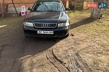 Седан Audi A4 1995 в Самборе