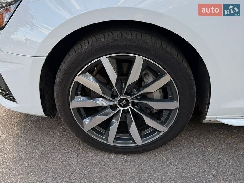 Седан Audi A4 2023 в Чернигове