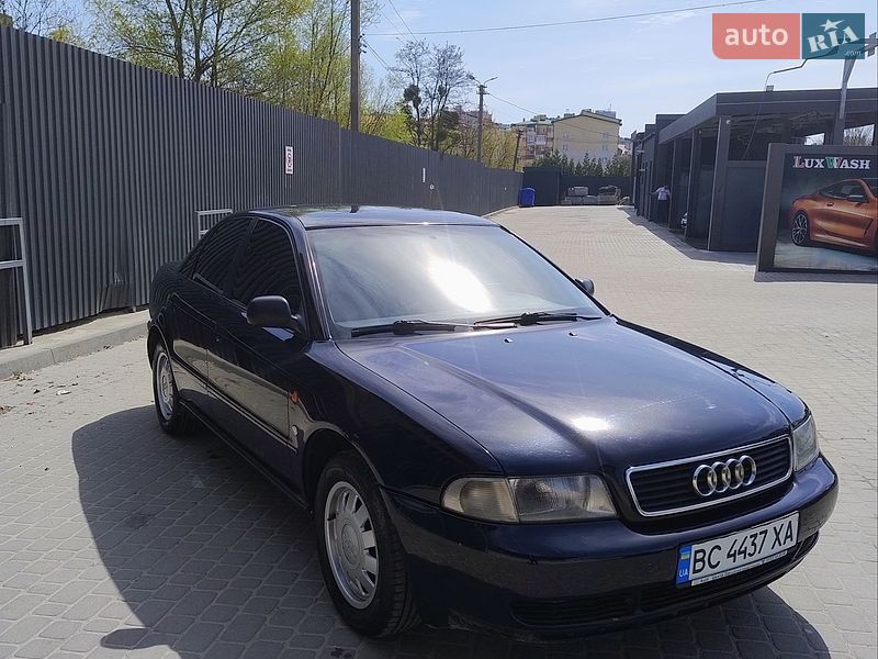 Седан Audi A4 1996 в Львові