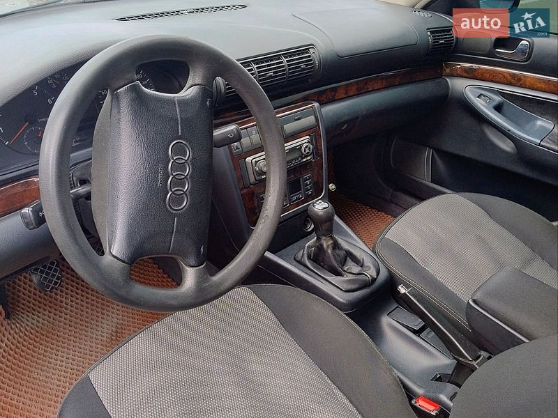 Седан Audi A4 1996 в Львові