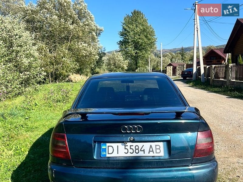 Седан Audi A4 1995 в Яремчі