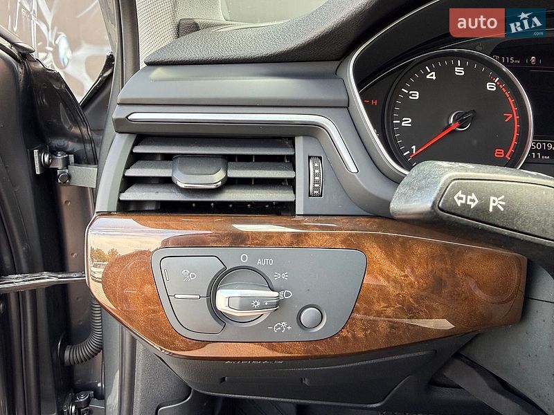 Седан Audi A4 2019 в Львове