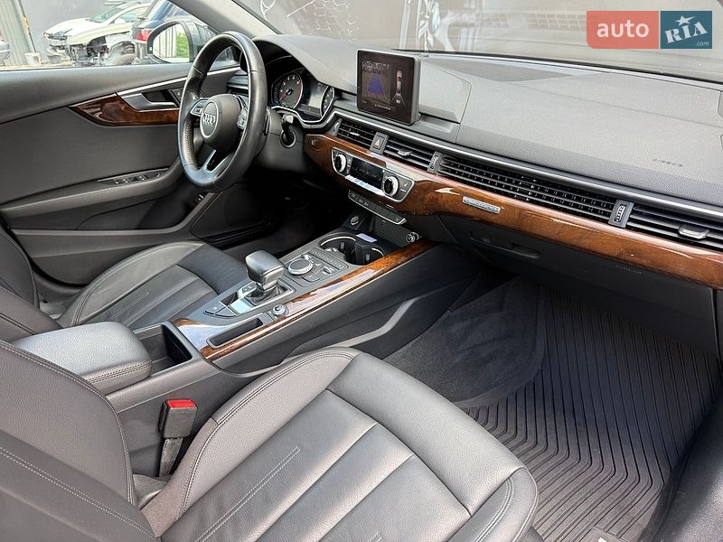 Седан Audi A4 2019 в Львове