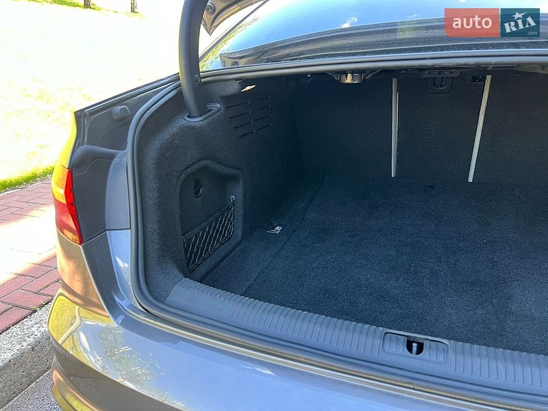 Седан Audi A4 2020 в Киеве