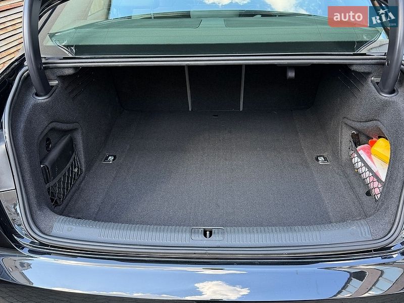 Седан Audi A4 2017 в Львове