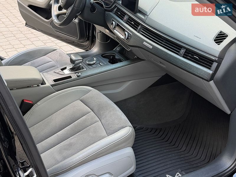 Седан Audi A4 2017 в Львове