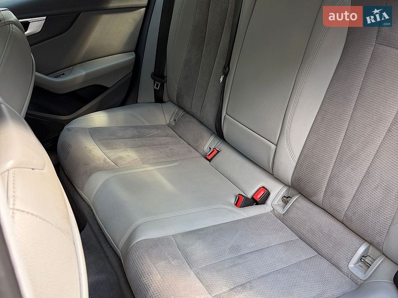 Седан Audi A4 2017 в Львове