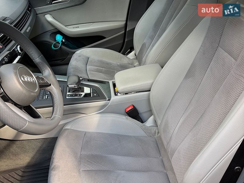 Седан Audi A4 2017 в Львове