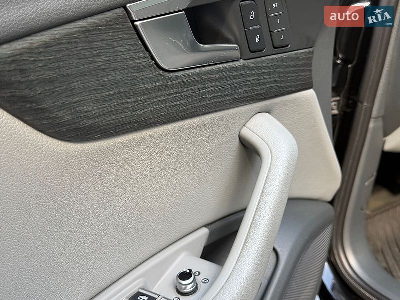 Седан Audi A4 2017 в Львове