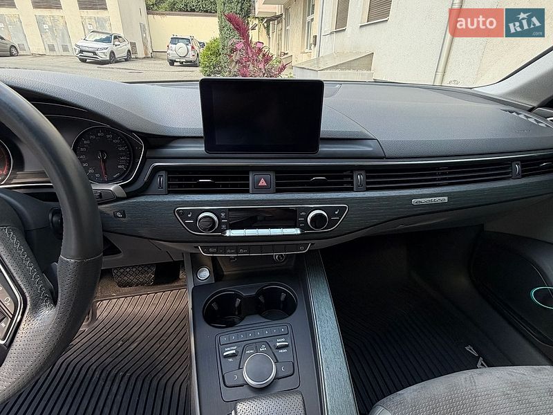 Седан Audi A4 2017 в Львове