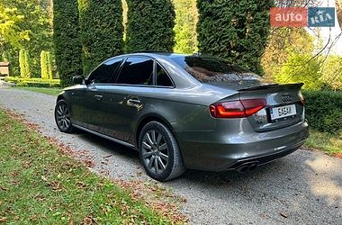 Седан Audi A4 2014 в Шумске