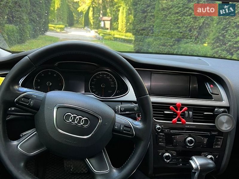 Седан Audi A4 2014 в Шумске