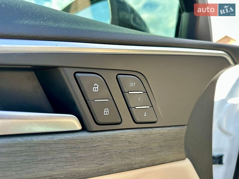 Седан Audi A4 2022 в Кривому Розі