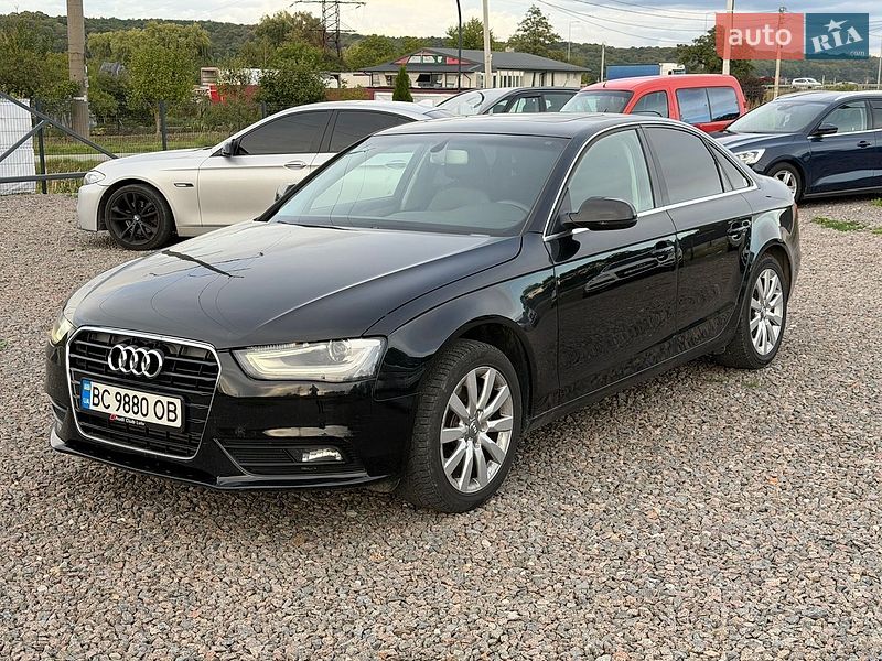 Седан Audi A4 2013 в Львове Седан Audi A4 2013 в Львове