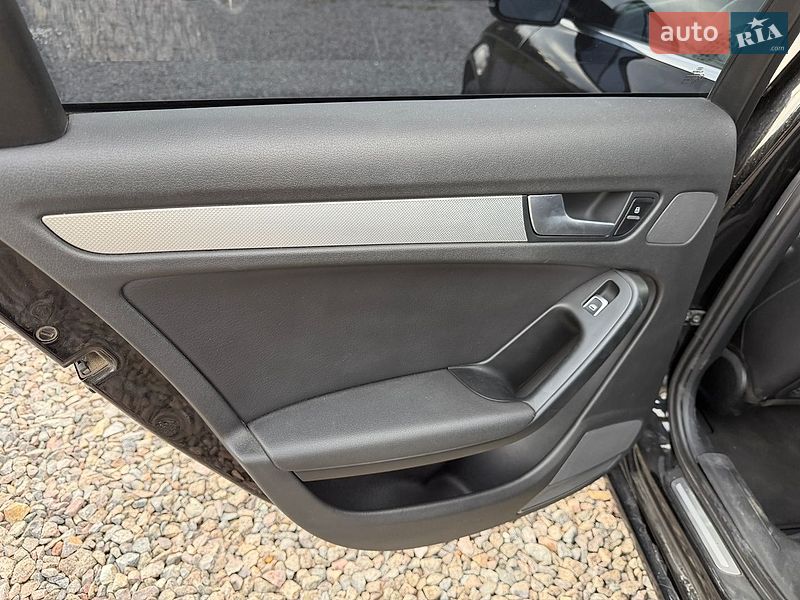 Седан Audi A4 2013 в Львові