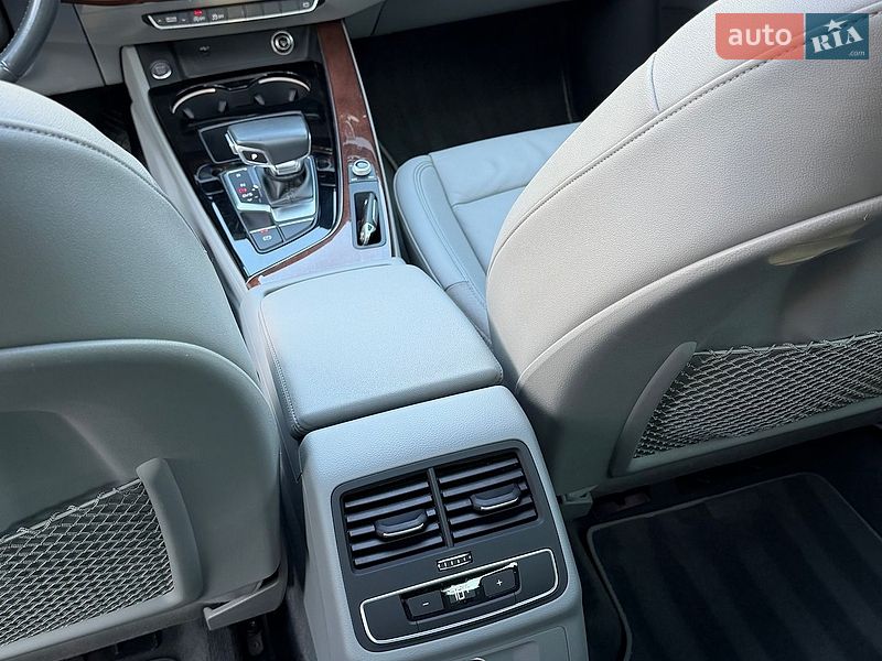 Седан Audi A4 2020 в Львові