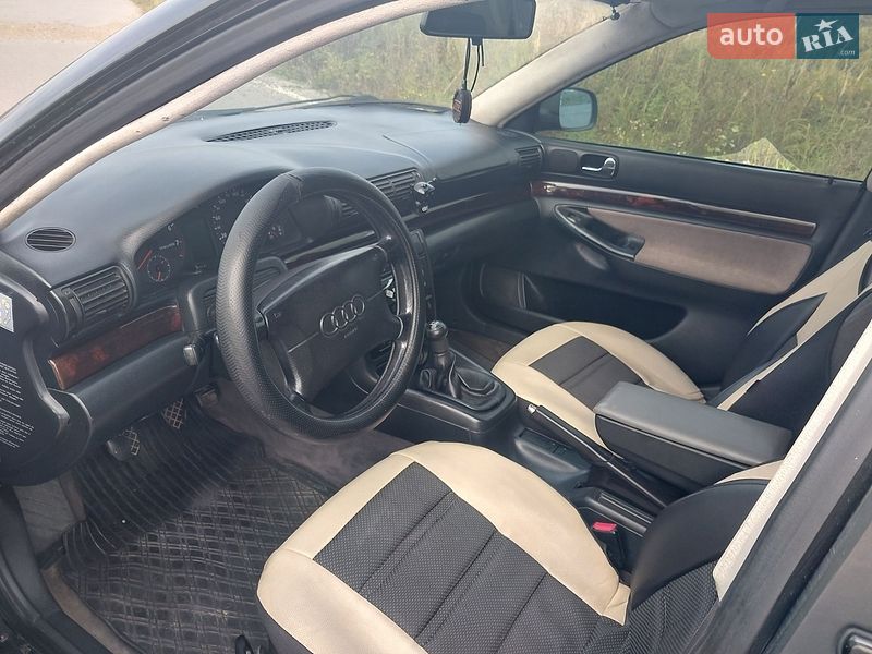 Седан Audi A4 1996 в Городку