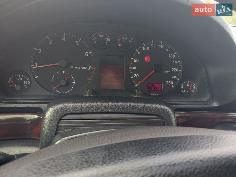 Седан Audi A4 1996 в Городку