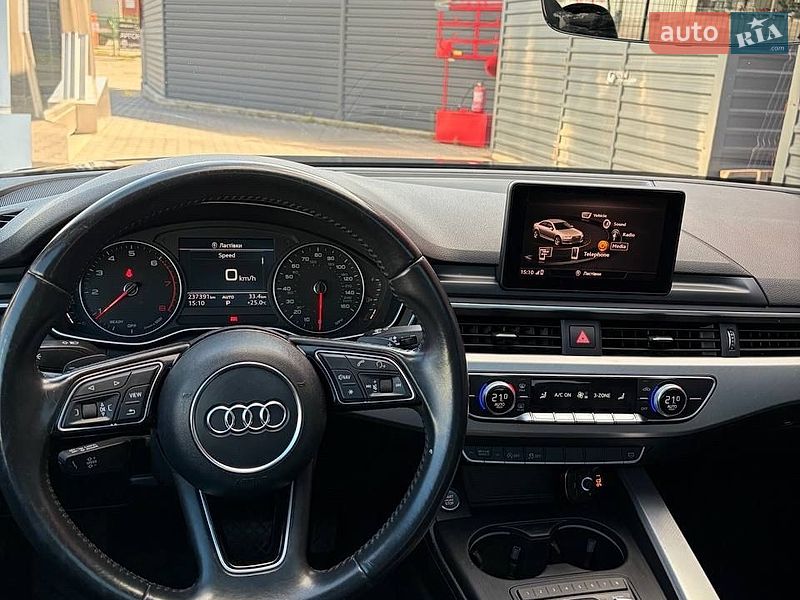Седан Audi A4 2017 в Киеве