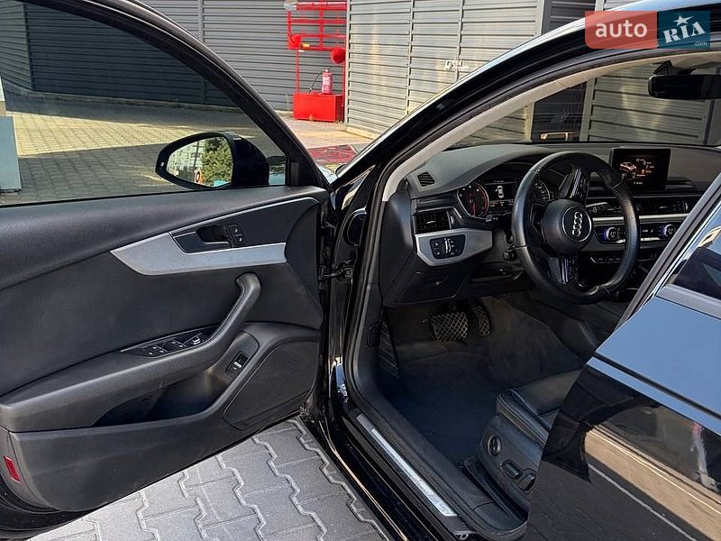 Седан Audi A4 2017 в Киеве