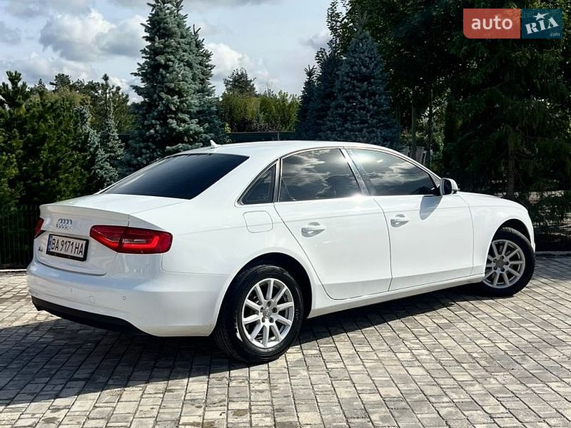 Седан Audi A4 2012 в Софиевской Борщаговке