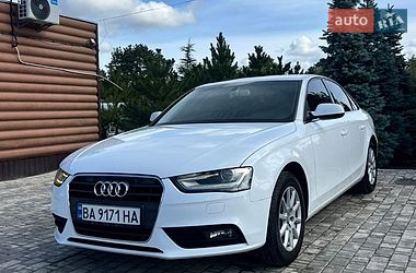 Седан Audi A4 2012 в Софиевской Борщаговке