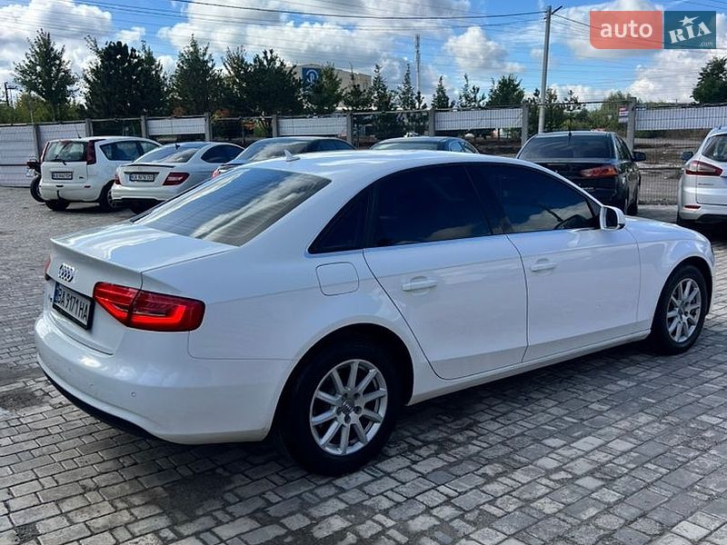 Седан Audi A4 2012 в Софиевской Борщаговке