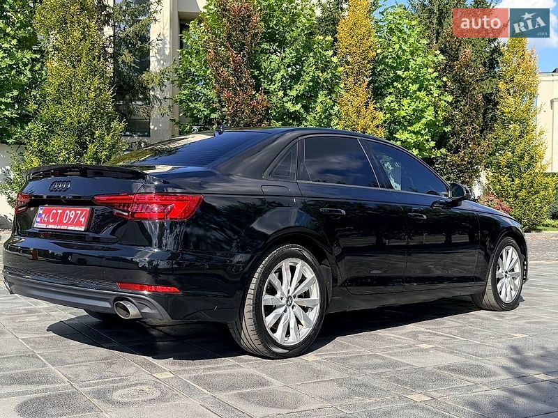 Седан Audi A4 2015 в Львове