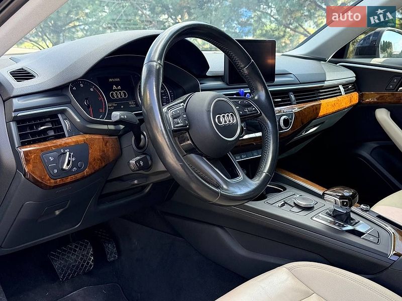 Седан Audi A4 2015 в Львове