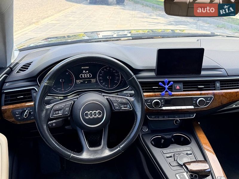 Седан Audi A4 2015 в Львове