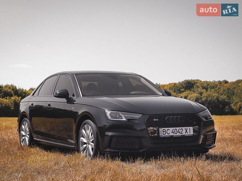 Седан Audi A4 2018 в Золочеві