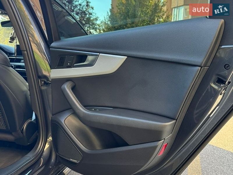 Седан Audi A4 2016 в Бучі