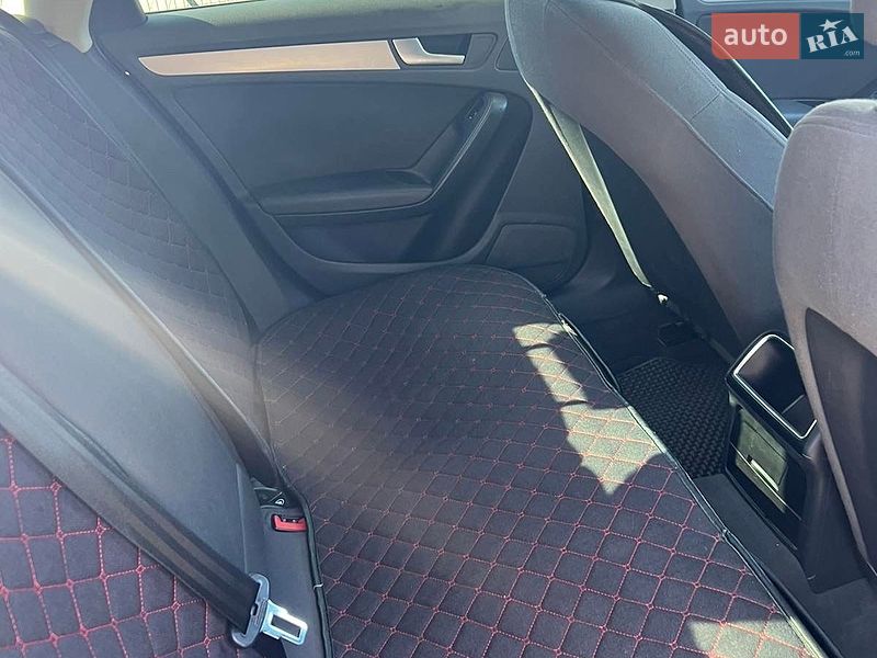Седан Audi A4 2011 в Львові