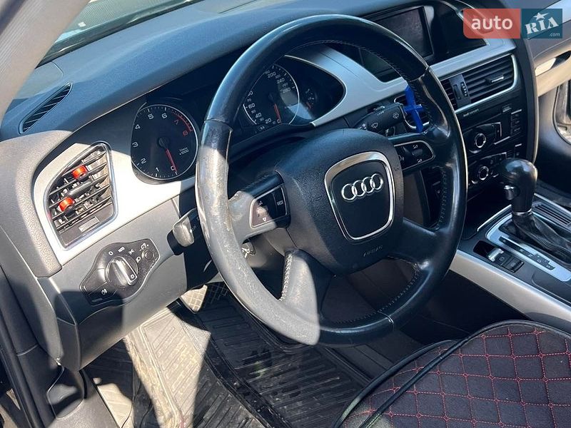 Седан Audi A4 2011 в Львові