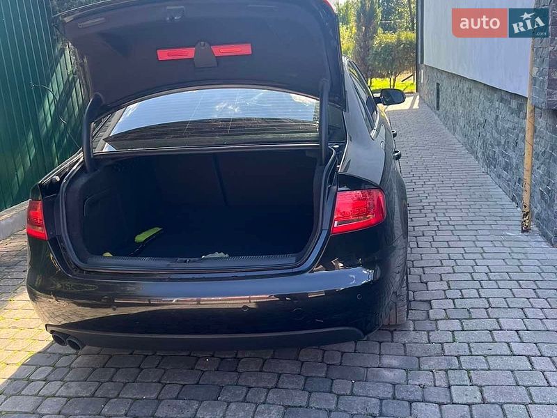 Седан Audi A4 2011 в Львові