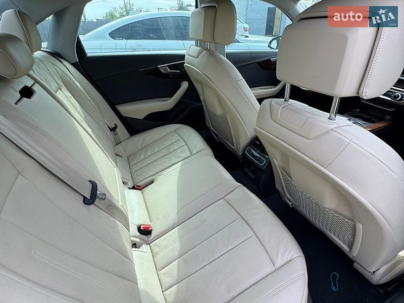 Седан Audi A4 2016 в Львове