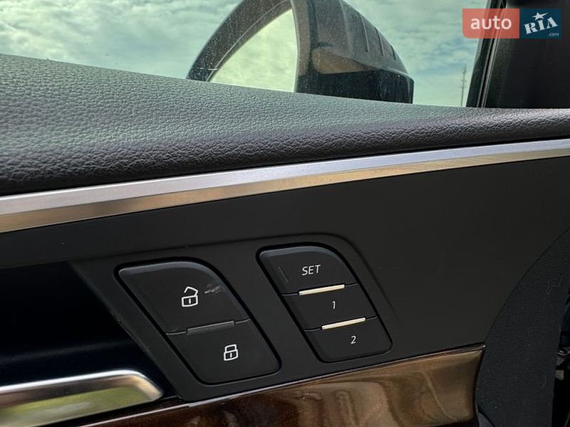 Седан Audi A4 2016 в Львове