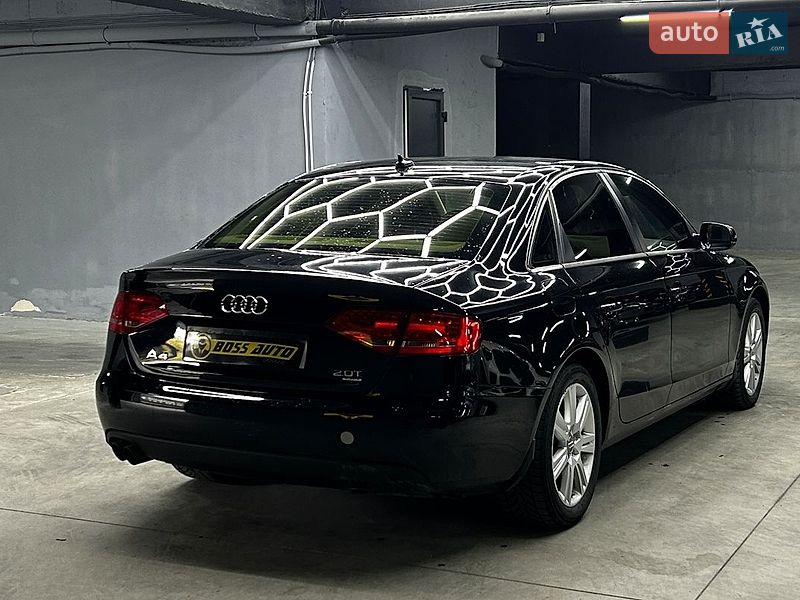 Седан Audi A4 2011 в Чернівцях