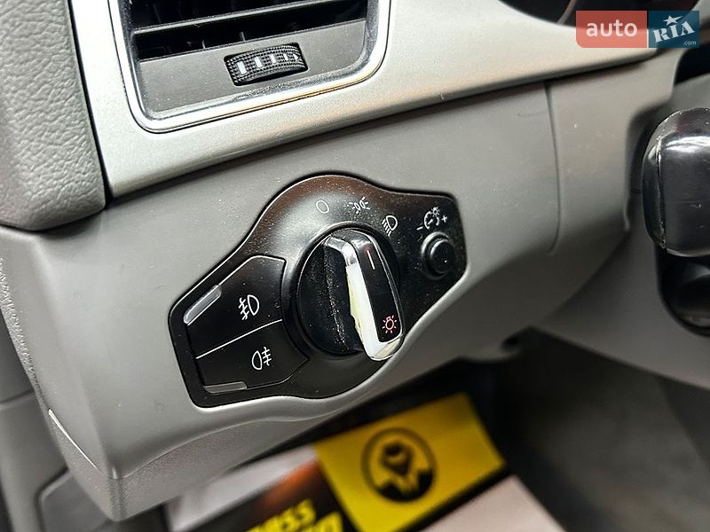 Седан Audi A4 2011 в Чернівцях