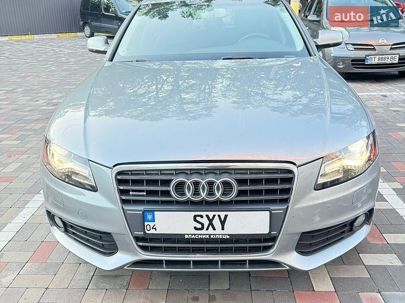 Седан Audi A4 2010 в Обухове