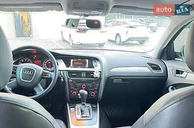 Седан Audi A4 2010 в Обухове