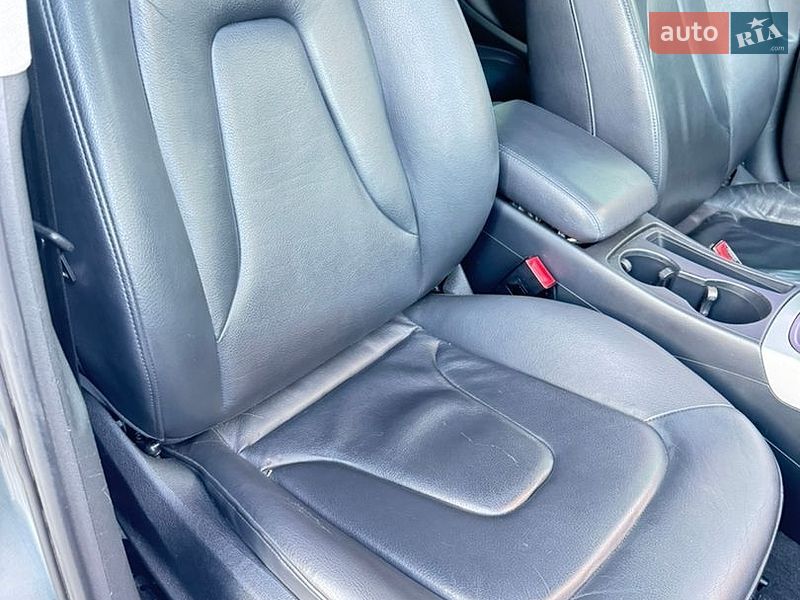 Седан Audi A4 2010 в Обухове