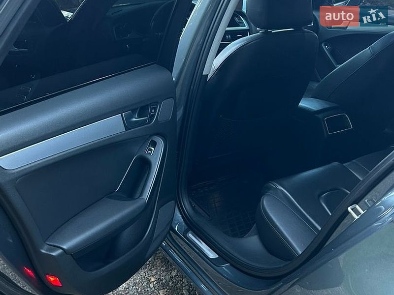 Седан Audi A4 2013 в Черкасах