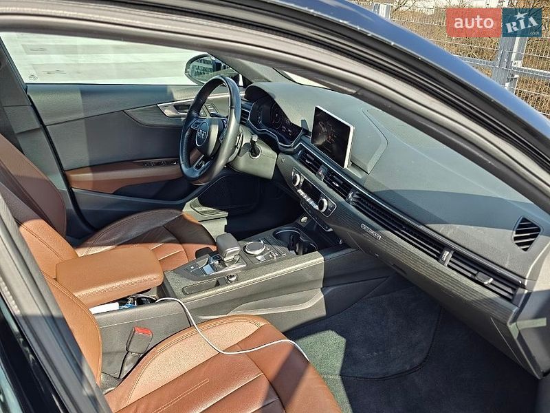 Седан Audi A4 2016 в Ровно